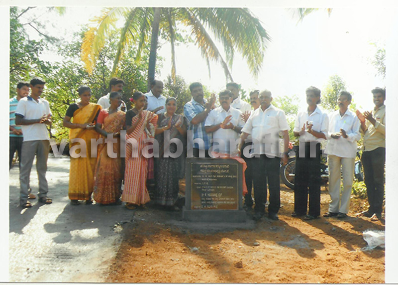 ಮೂಡುಬಿದಿರೆ:ರಸ್ತೆ ಕಾಂಕ್ರೀಟೀಕರಣ ಕಾಮಗಾರಿಯನ್ನು ಸಚಿವ ಕೆ.ಅಭಯಚಂದ್ರ ಜೈನ್ ಉದ್ಘಾಟಿಸಿದರು,